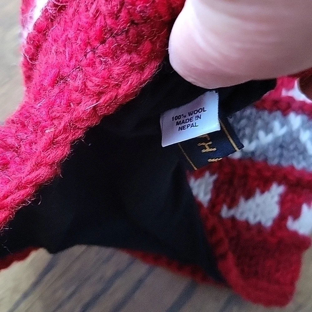 Wool Nordic Handknit Unisex Made in Nepal Red White Gray Winter Hat Tassels New